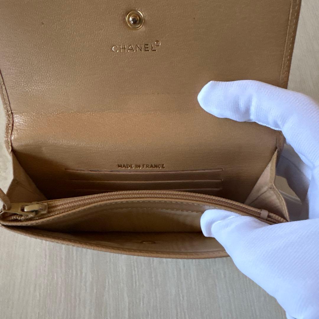 CHANEL シャネル　二つ折り財布　ベージュ