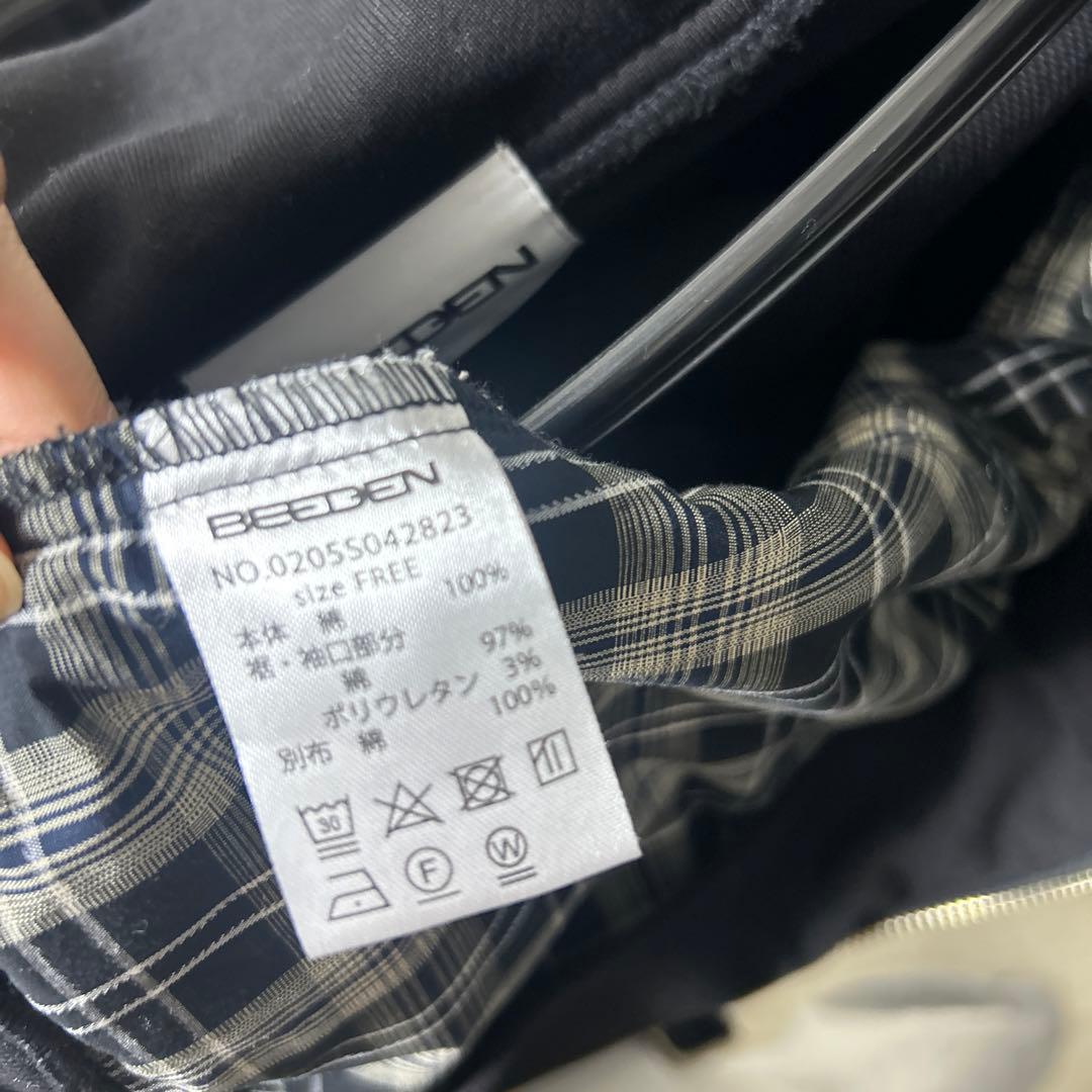 BEEDEN ブラック クロップドパーカー