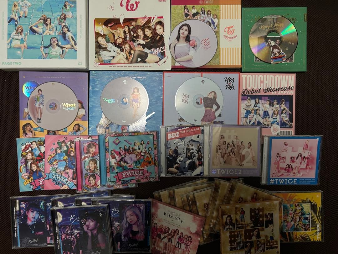 TWICEグッズまとめ売り　CD うちわ　キーホルダー　トレカ　ペンライト