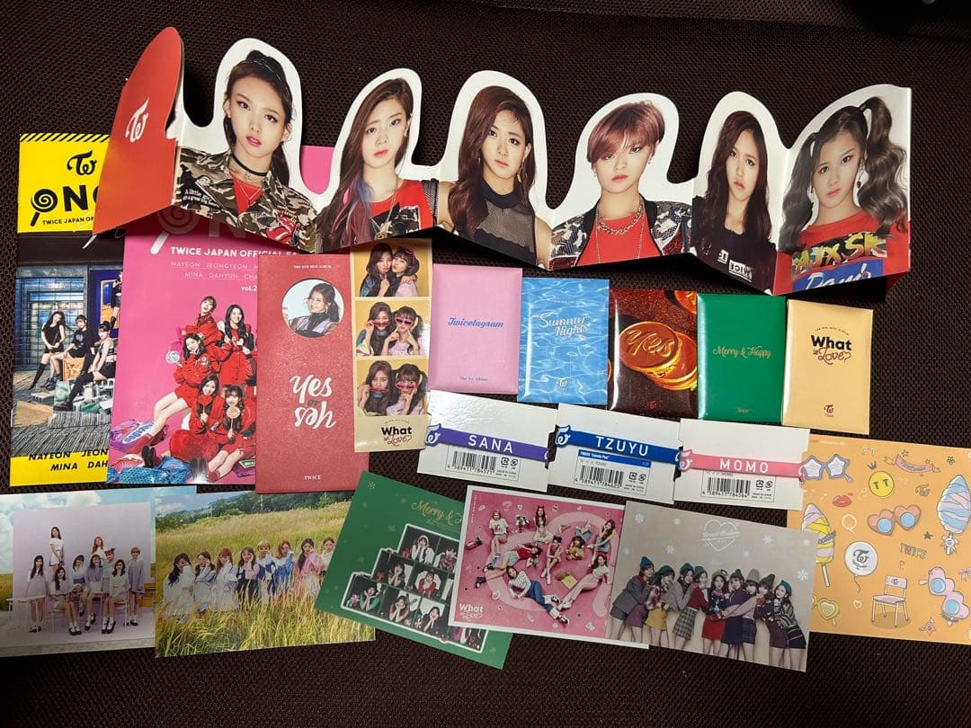 TWICEグッズまとめ売り　CD うちわ　キーホルダー　トレカ　ペンライト