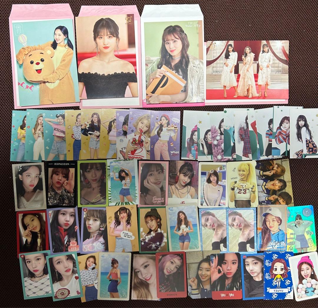 TWICEグッズまとめ売り　CD うちわ　キーホルダー　トレカ　ペンライト