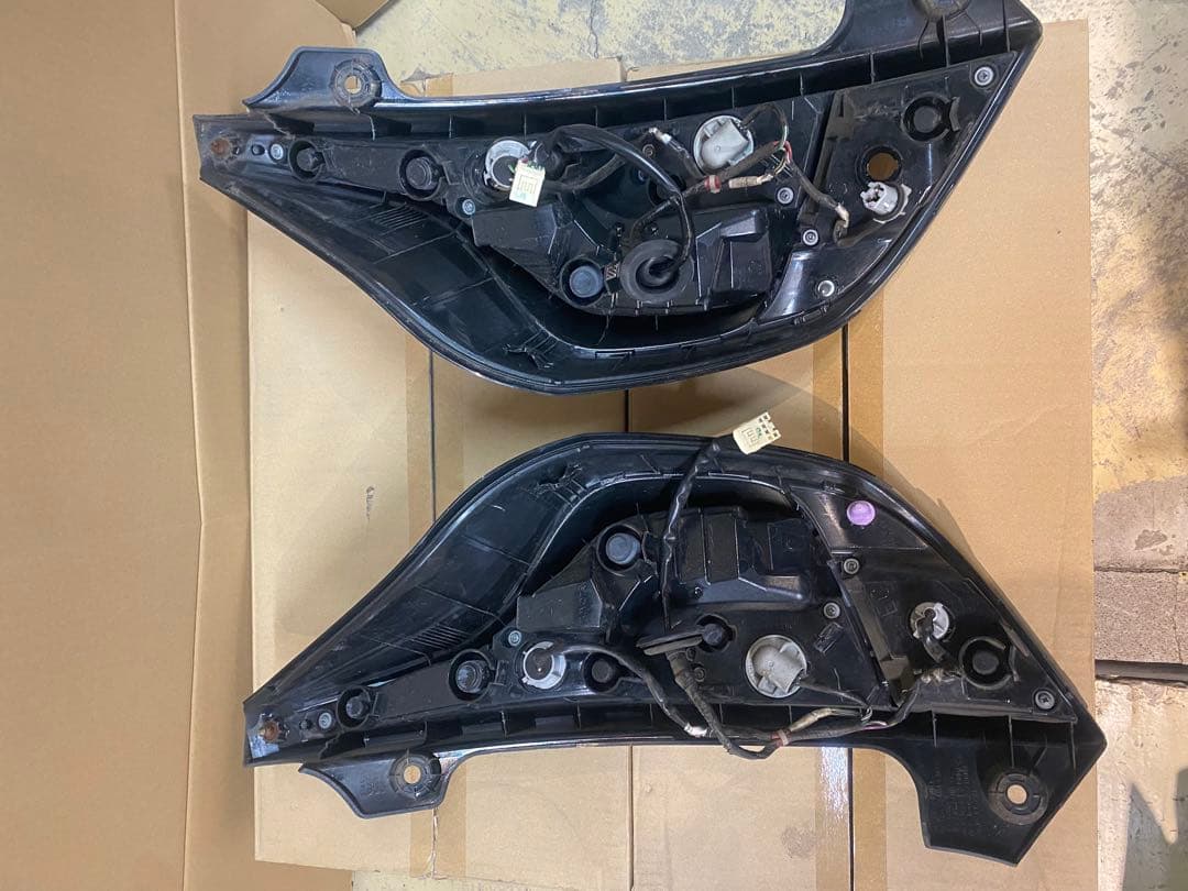 ★美品★アクア（NHP10） テールランプユニット左右セット