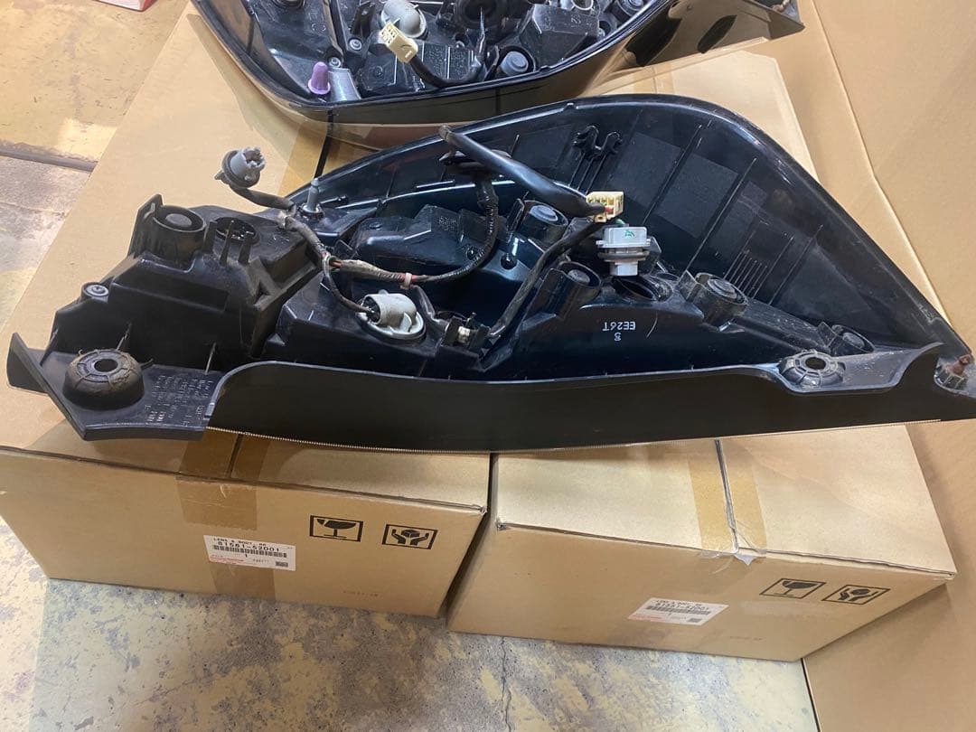 ★美品★アクア（NHP10） テールランプユニット左右セット