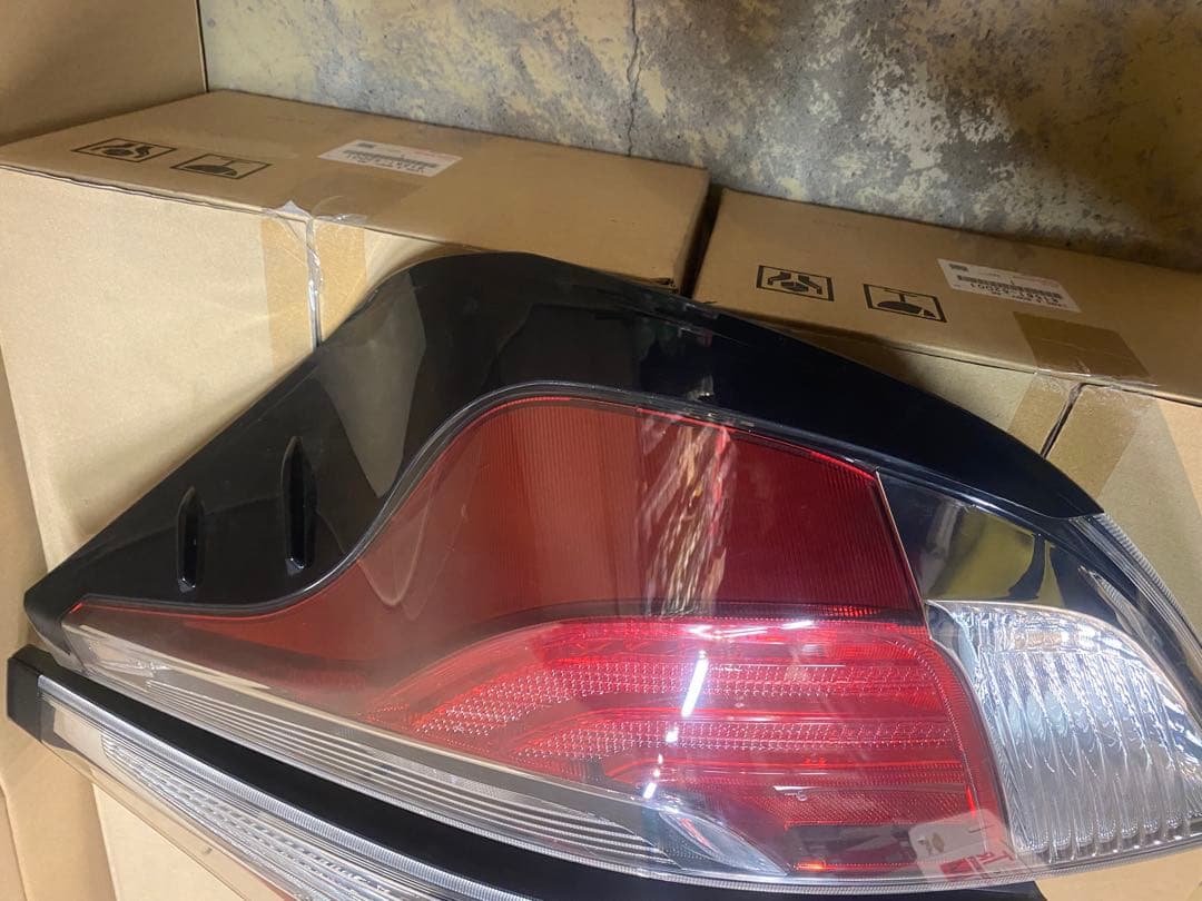★美品★アクア（NHP10） テールランプユニット左右セット