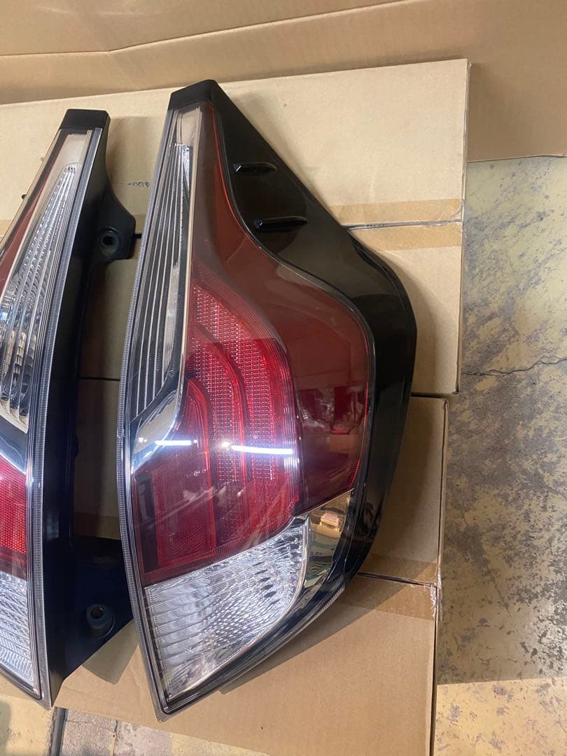 ★美品★アクア（NHP10） テールランプユニット左右セット