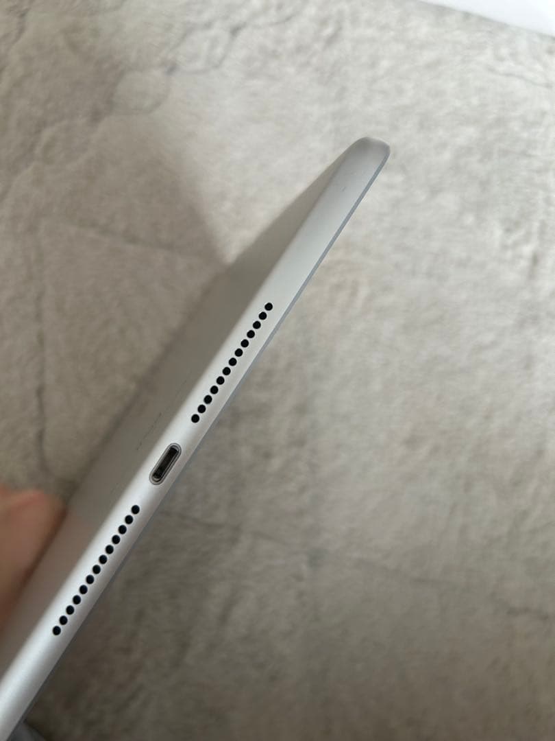 iPad (第6世代) シルバー32GB