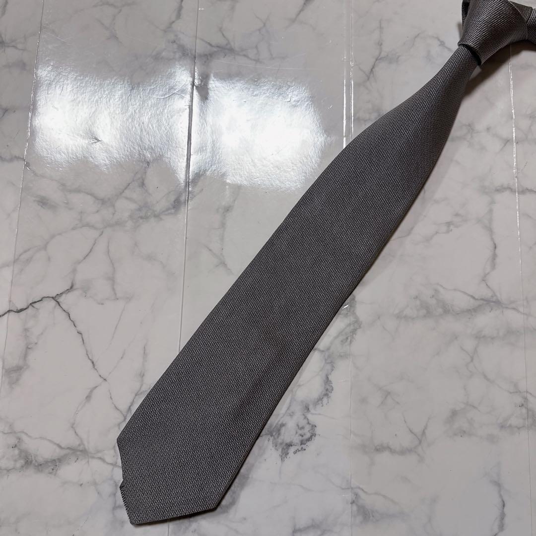 【未使用に近い】　プラダ　ネクタイ　ソリッド　シルバー　グレー