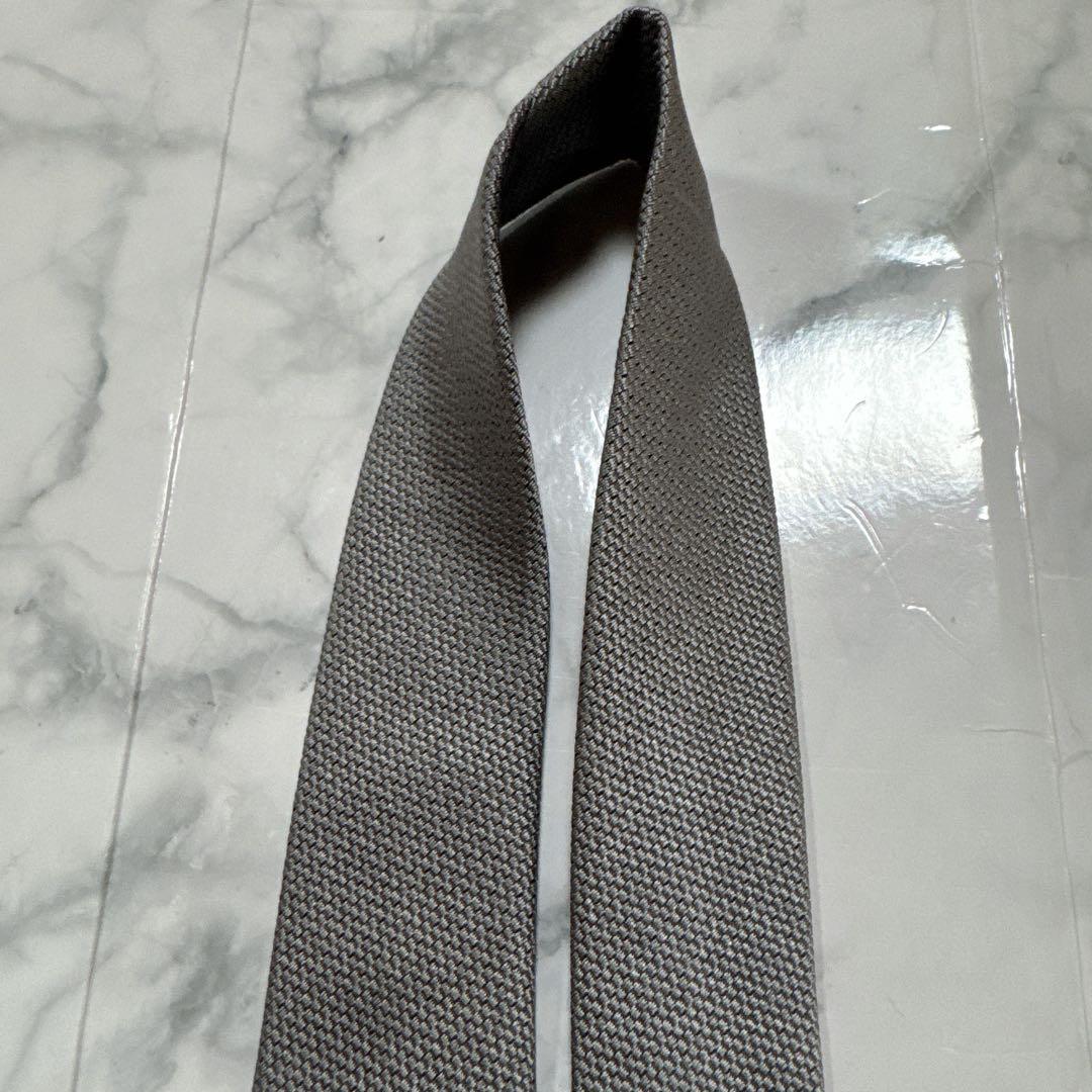 【未使用に近い】　プラダ　ネクタイ　ソリッド　シルバー　グレー