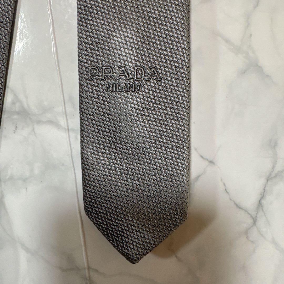 【未使用に近い】　プラダ　ネクタイ　ソリッド　シルバー　グレー