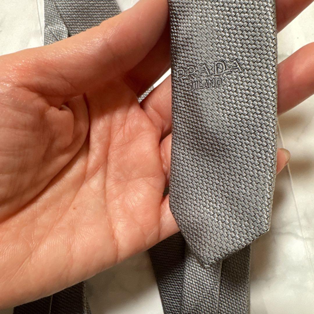 【未使用に近い】　プラダ　ネクタイ　ソリッド　シルバー　グレー