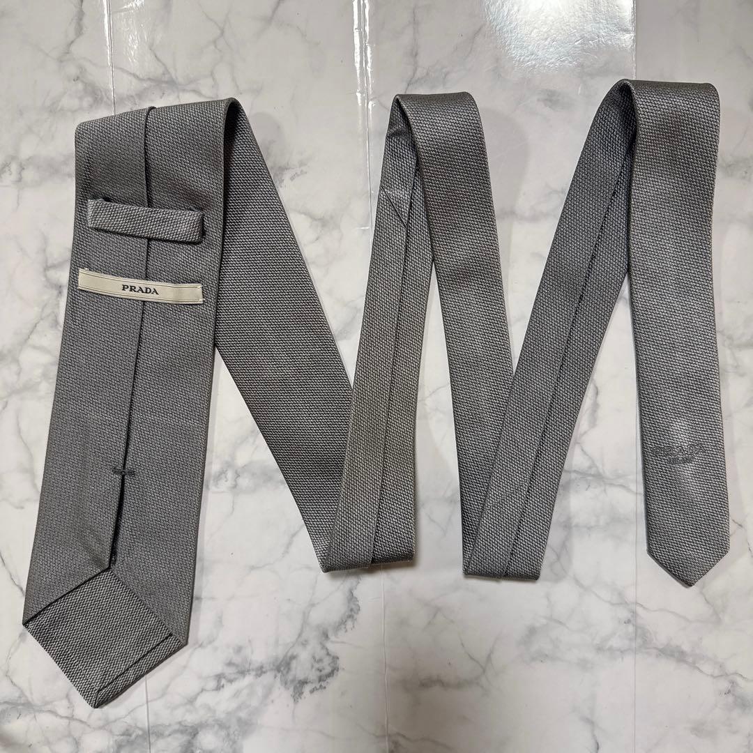 【未使用に近い】　プラダ　ネクタイ　ソリッド　シルバー　グレー