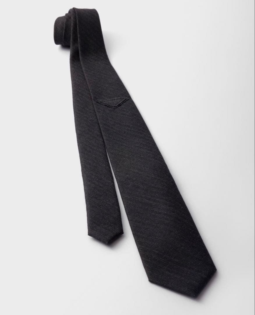 新品未使用 PRADA 24AW ウール ネクタイ ブラック トライアングルロゴ