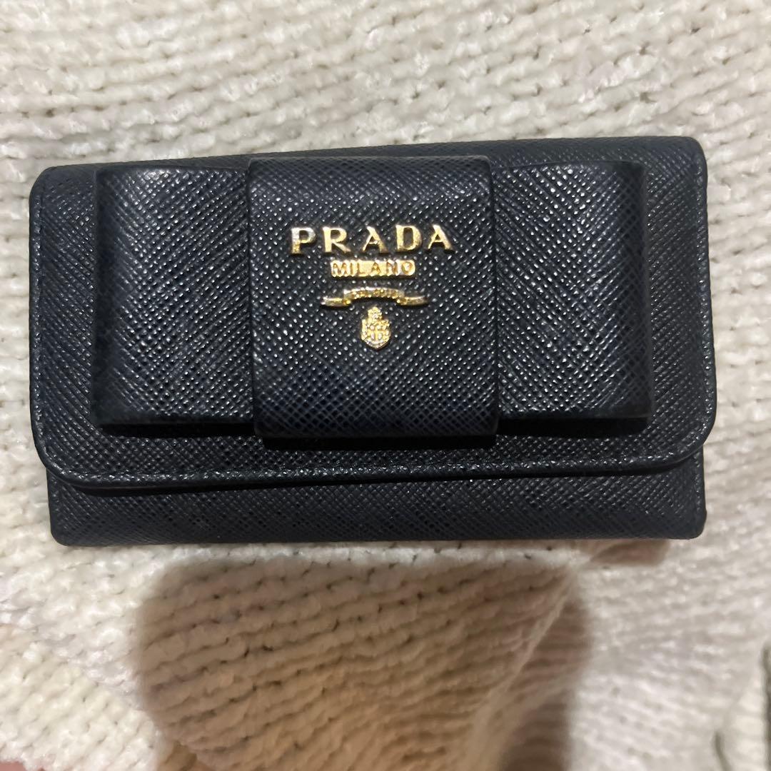 PRADA ブラック レザー キーケース リボン