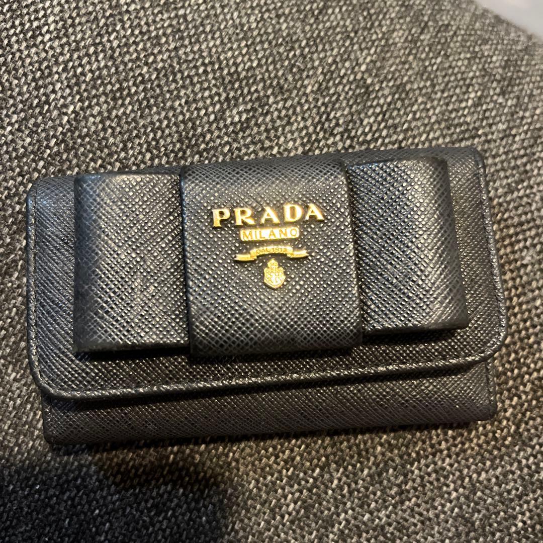PRADA ブラック レザー キーケース リボン