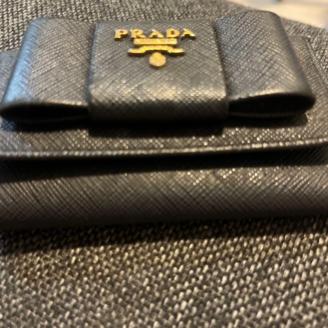 PRADA ブラック レザー キーケース リボン