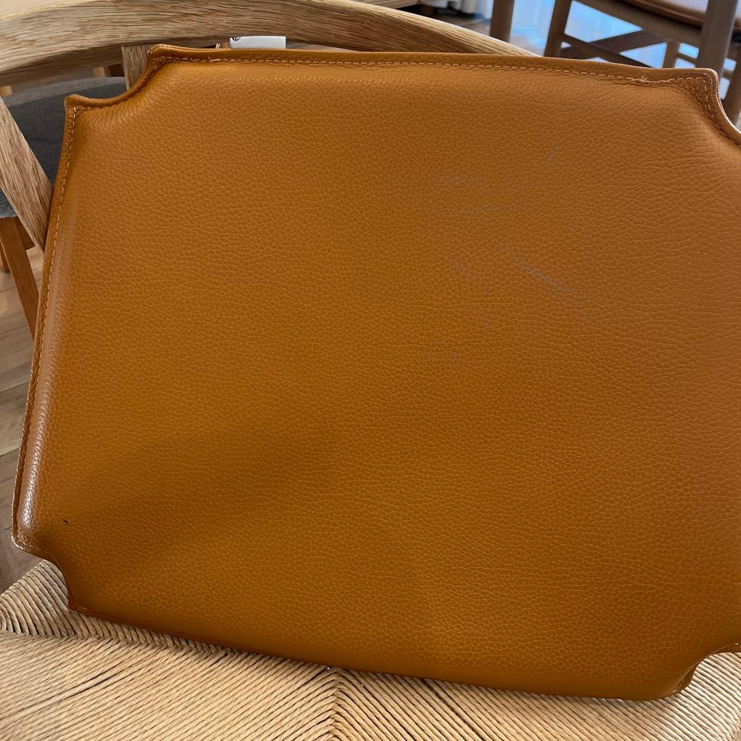 カールハンセンアンドサン　CH24 公式Yチェア専用レザークッション　4枚