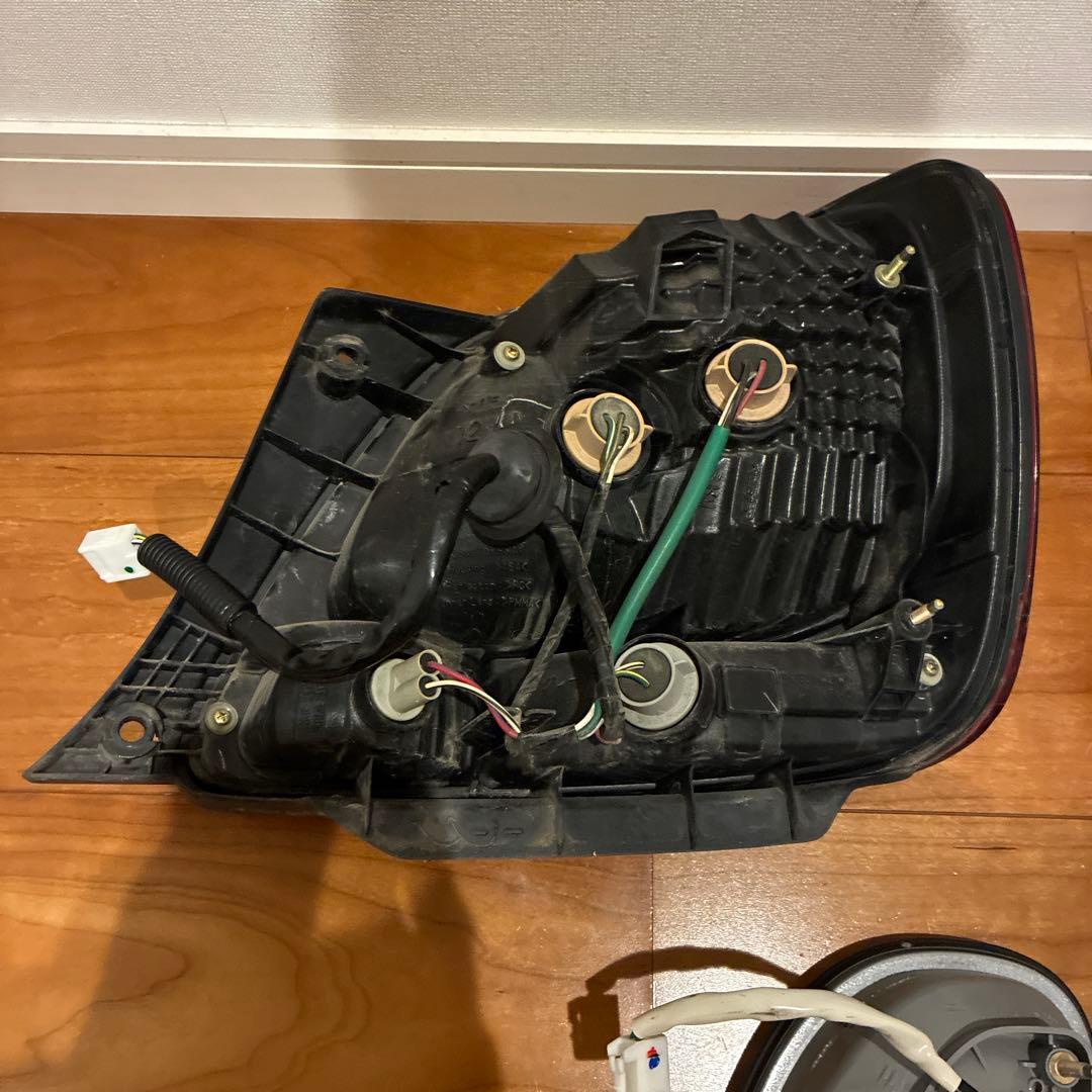 JZS161 アリスト☆後期純正テールレンズ