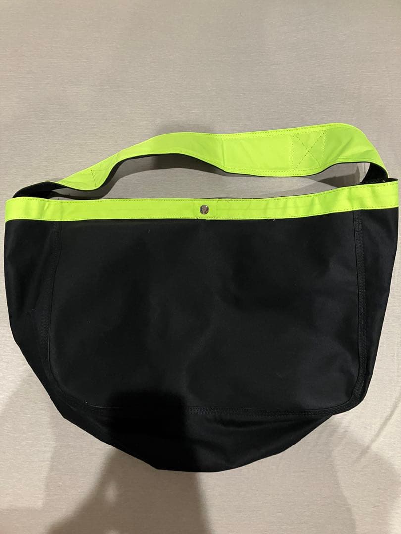 ビームスボーイ　ニュースペーパーバッグ