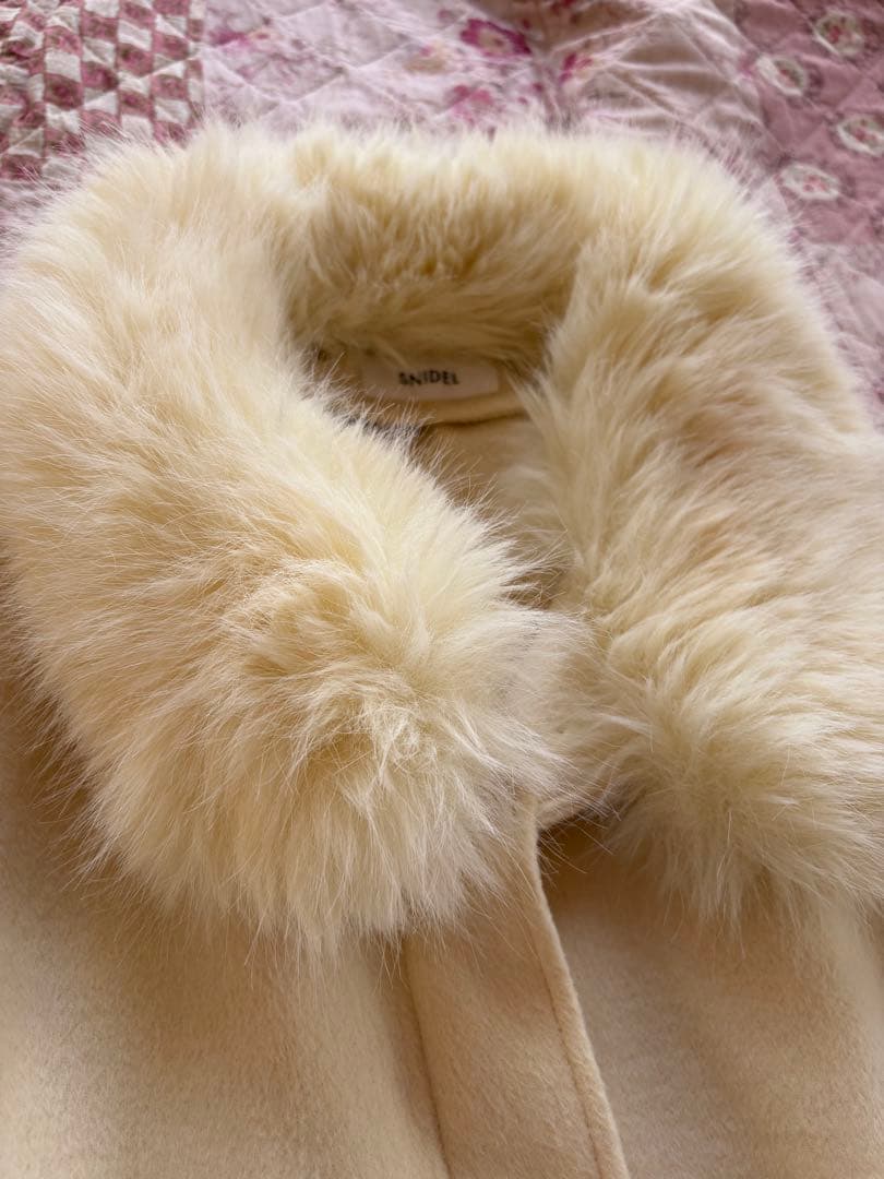 美品 スナイデルsnidel ファー付きミドルケープコート イエロー