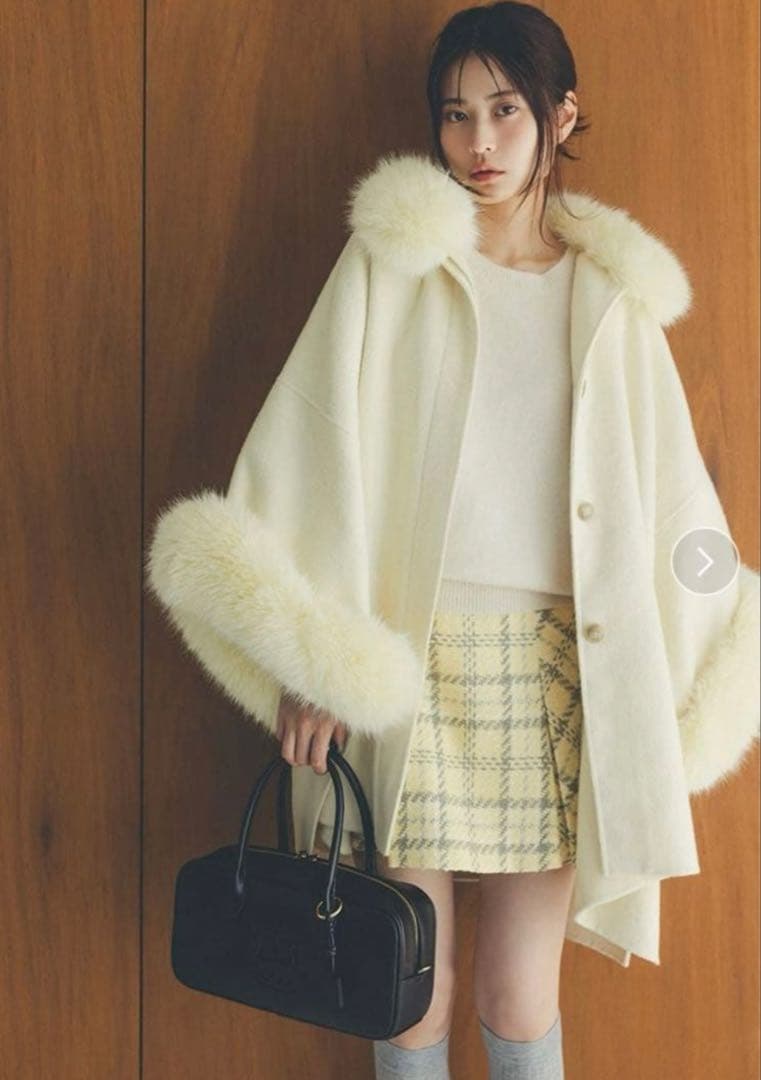 美品 スナイデルsnidel ファー付きミドルケープコート イエロー