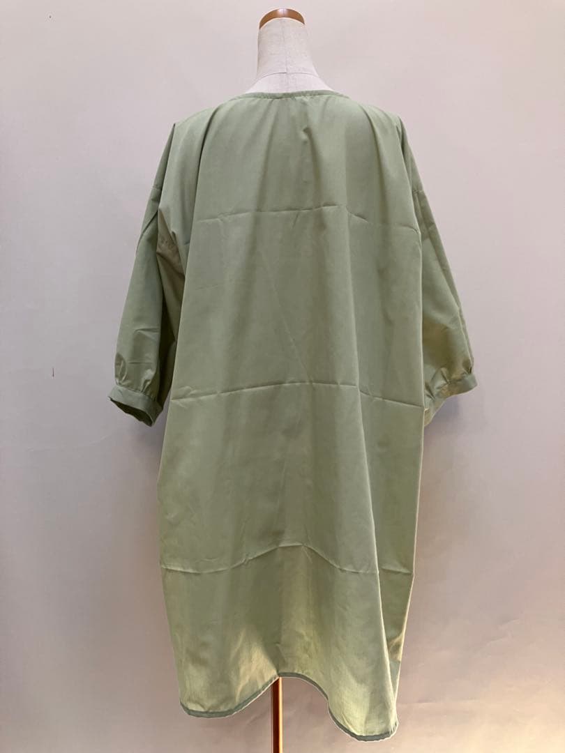 ミップウ　ハンドメイドエプロン　保育士　幼稚園教諭　介護士　七分丈