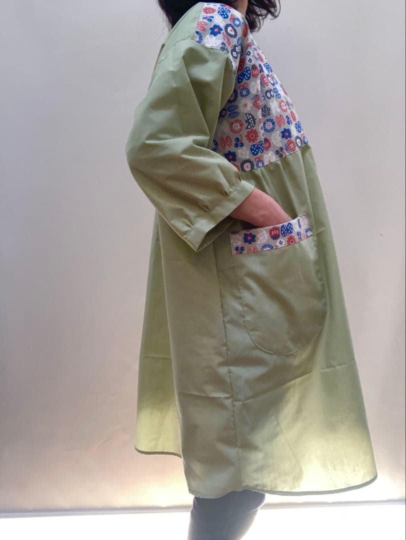 ミップウ　ハンドメイドエプロン　保育士　幼稚園教諭　介護士　七分丈