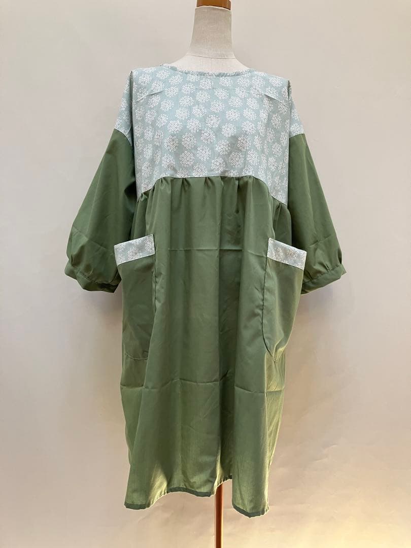 ミップウ　ハンドメイドエプロン　保育士　幼稚園教諭　介護士　七分丈