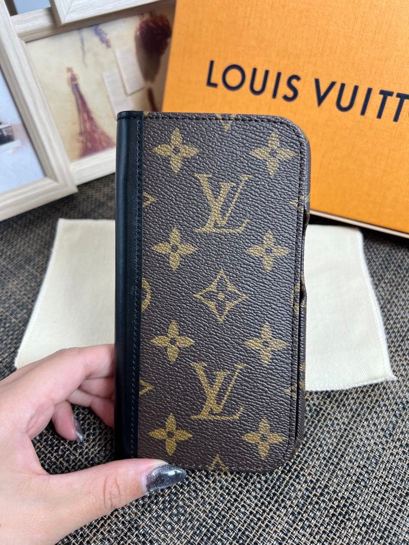 ✨極美品✨LV　ルイ・ヴィトン　フォリオ　iPhone15Pro　手帳型ケース
