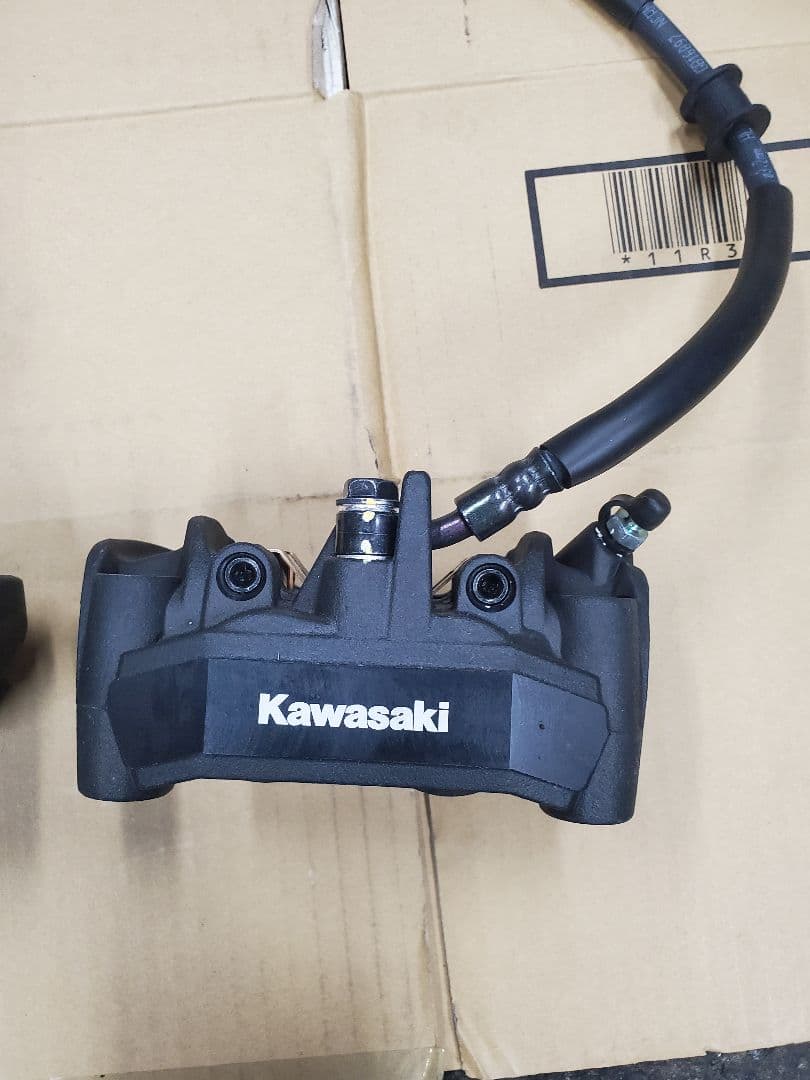 カワサキ Z900RS用 純正フロントキャリパーセット パッド付き