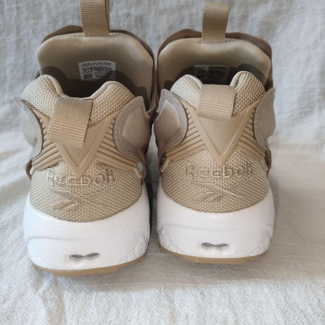 未使用級 リーボック スニーカー インスタポンプフューリー ベージュ　23.5