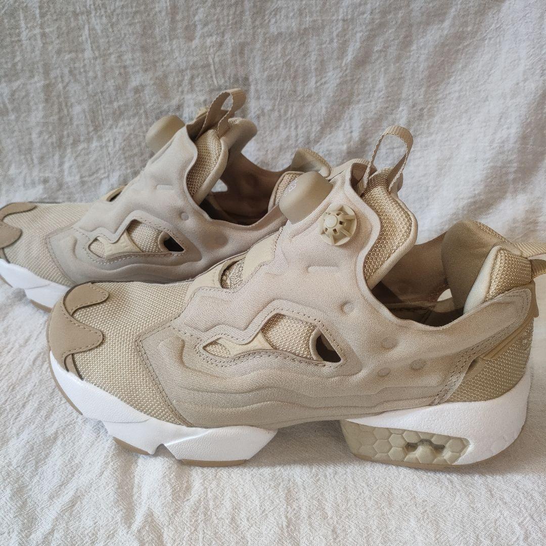 未使用級 リーボック スニーカー インスタポンプフューリー ベージュ　23.5