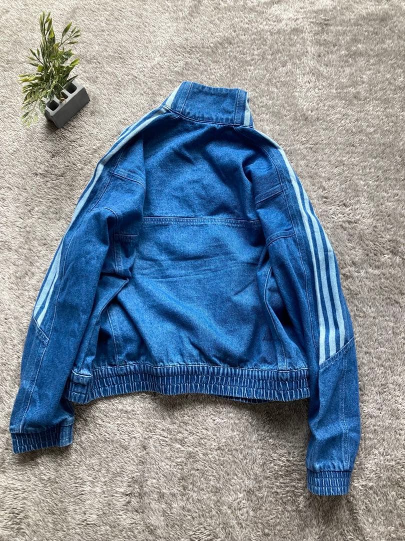 adidas NiziUミイヒ着用 デニム トラックトップ ハーフジップ