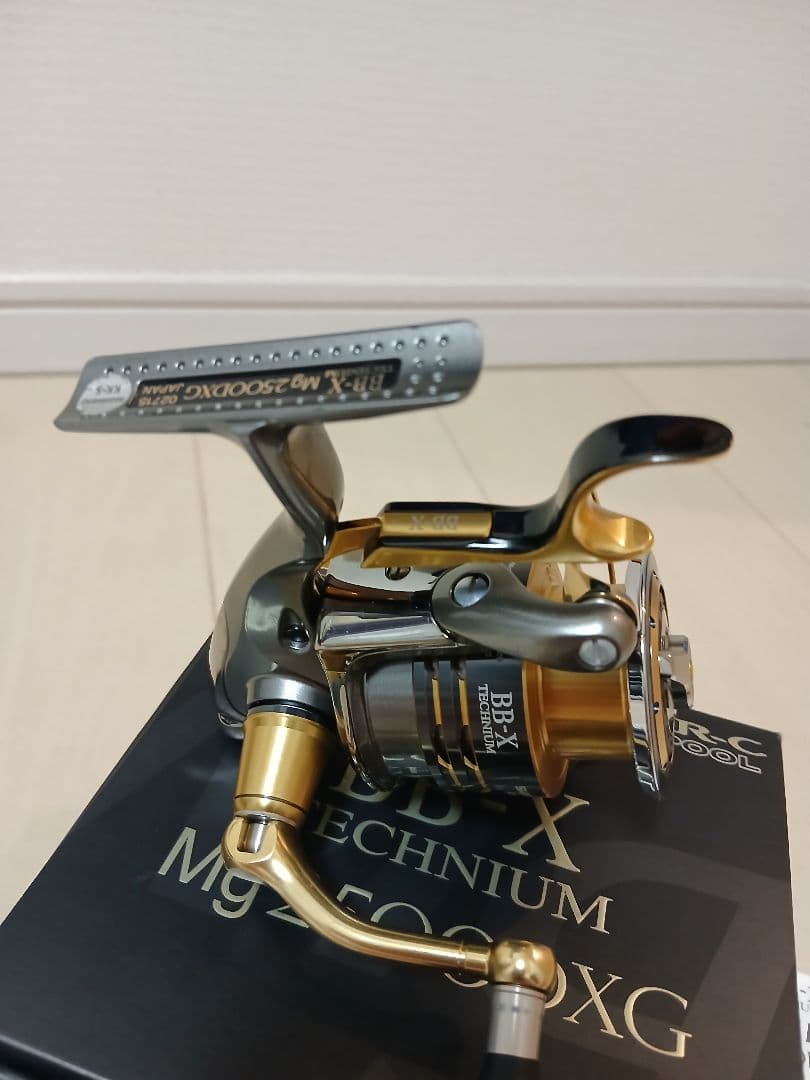 ☆セール☆ [極美品] シマノ　BB-X テクニウム Mg 2500DXG