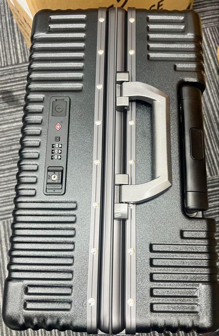 最後在庫処分!!　[魔法小屋] スーツケース 前開きキャスターストッパー付く