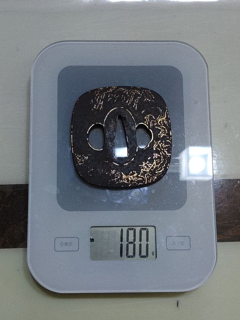 撫角形鍔　金象嵌耳　柳・笹柄　線象嵌　武具　ツバ　かわいい鍔　つば　鉄製　刀装具