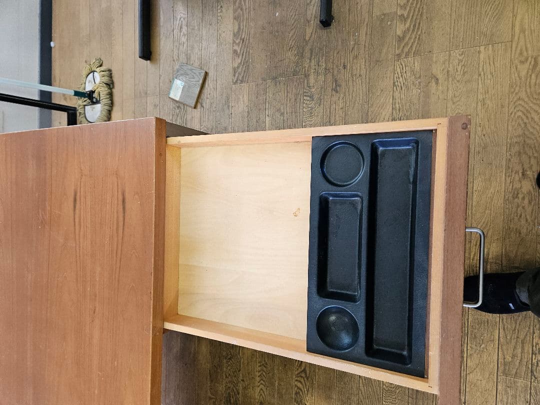 木製モダンデスク 4引き出し付き　大幅値下げ