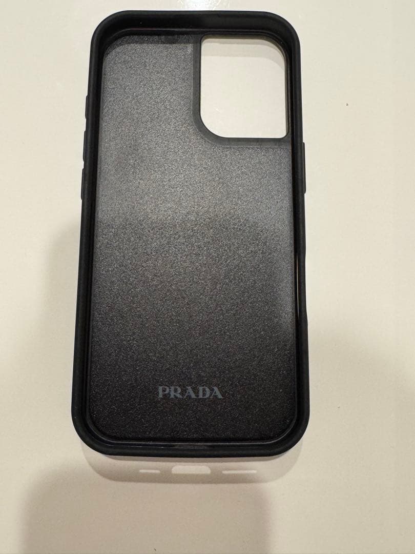 PRADA サフィアーノレザー iPhone 16用カバー