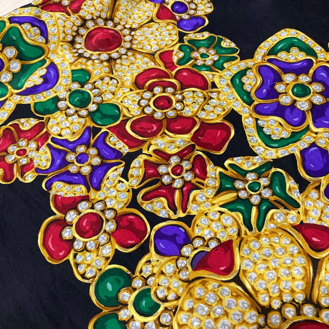 CHANEL シャネル　シルク　スカーフ　宝石柄　正規品