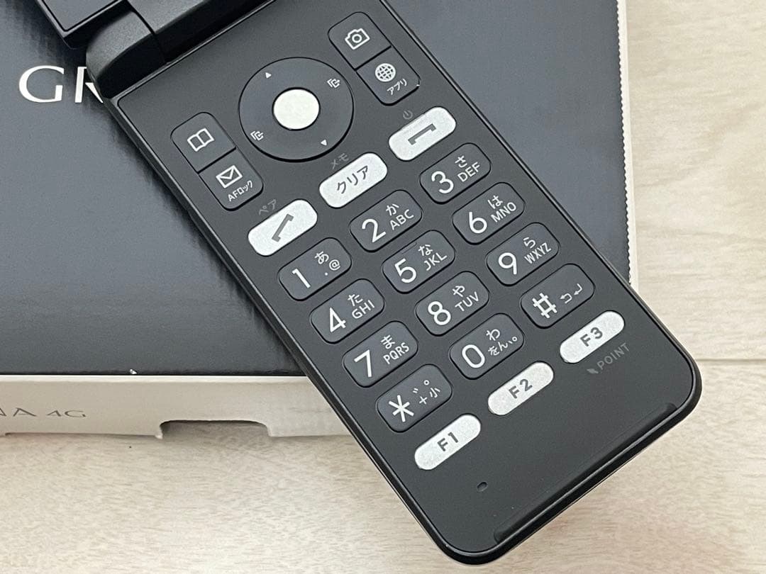 週末限定価格　新品SIMフリー au GRATINA 4G KYF31 ブラック