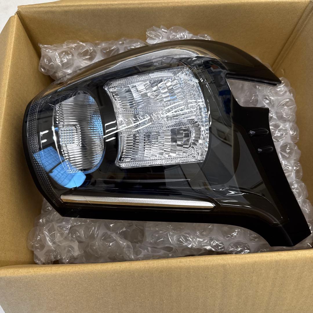 シエンタ　170系　右テールランプ