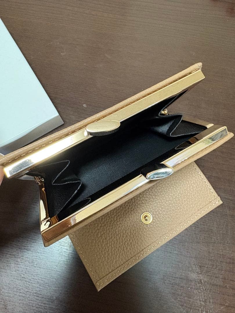 皇居　ベージュ 二つ折り財布