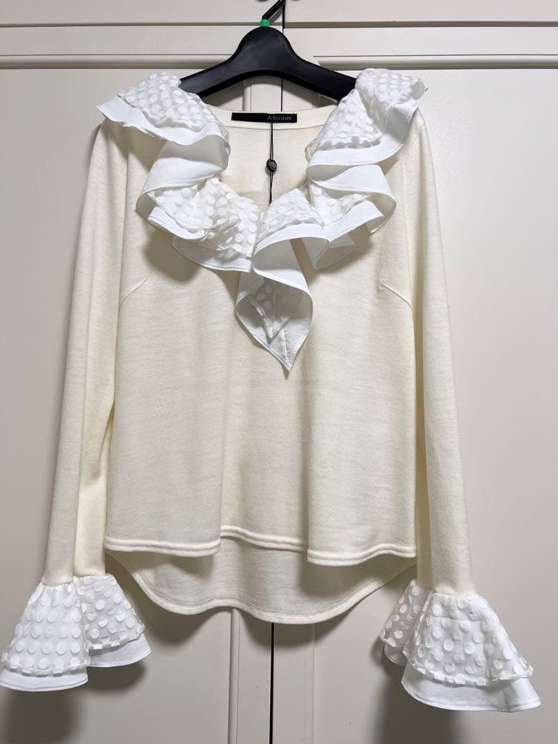 ヨコピョンさま専用⭐︎⭐︎⭐︎新品です〜アドニシスAdonisisフリルトップス♡