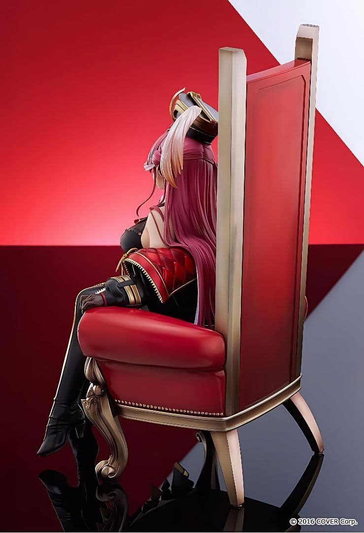フィギュア 赤黒衣装 豪華な椅子