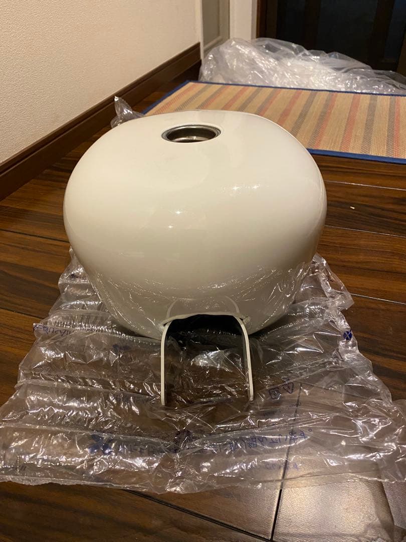 美品！ハーレーxl1200ns純正タンク・フロントリアフェンダーセット白