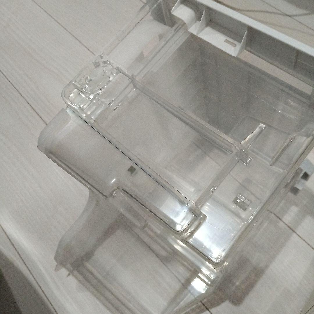 Panasonic製のホワイト除湿機、モデルF-YHTX200