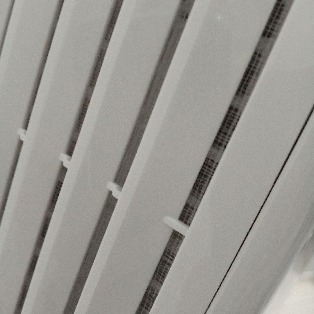 Panasonic製のホワイト除湿機、モデルF-YHTX200