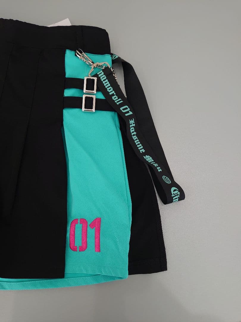 M 初音ミク×シナモロール スカパン 黒/ターコイズ 01