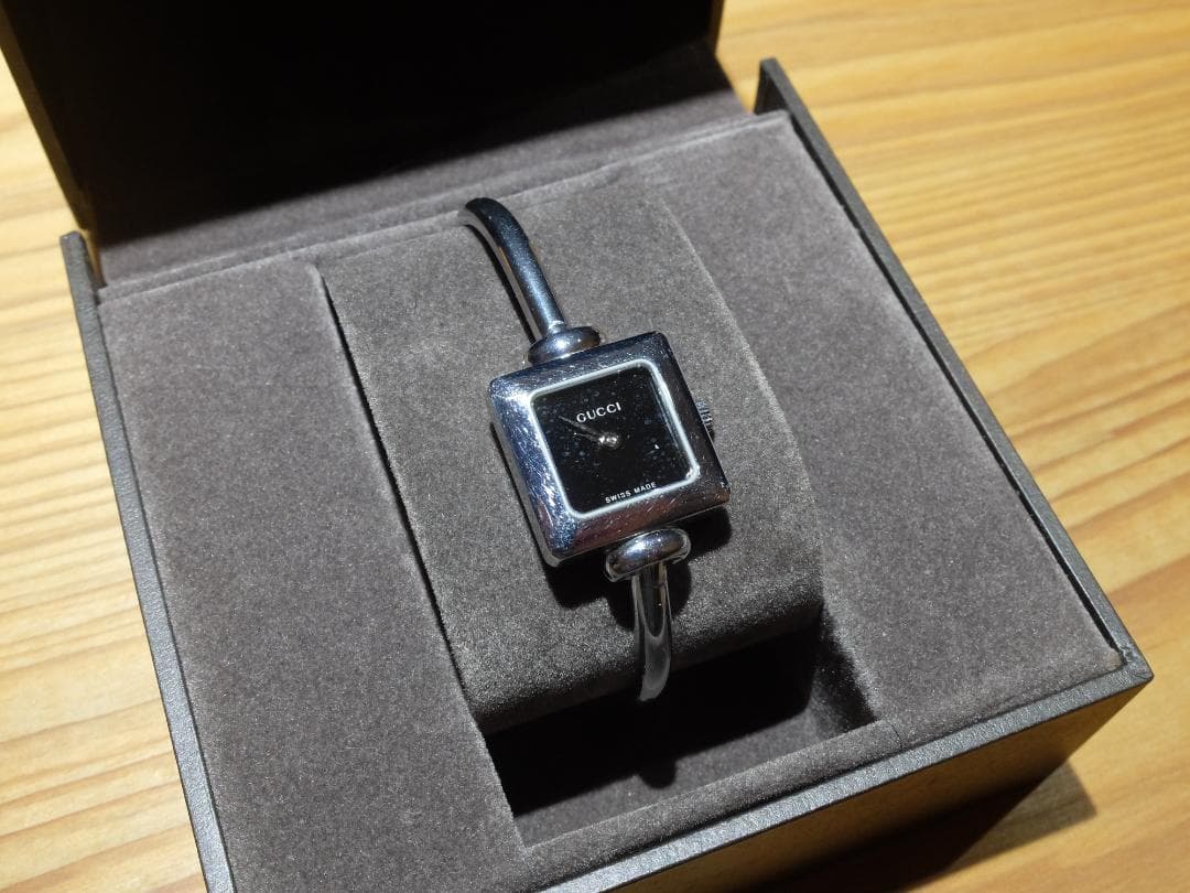 GUCCI 1900L　バングルウォッチ