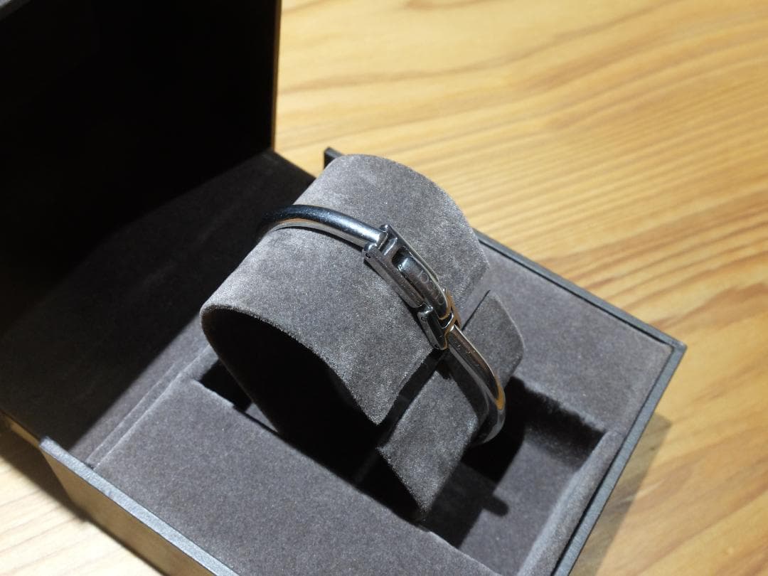 GUCCI 1900L　バングルウォッチ