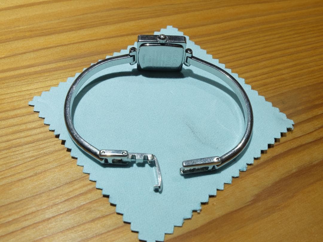 GUCCI 1900L　バングルウォッチ